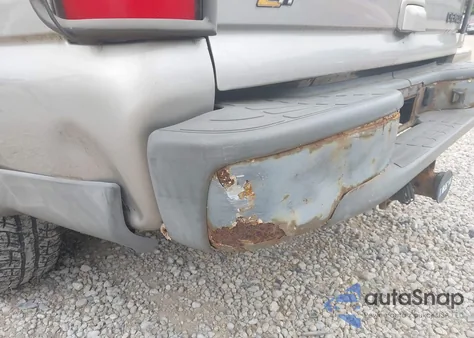 2004 Chevrolet Suburban 1500 Z71 из США, поврежденный, VIN 3GNFK16T94G176632